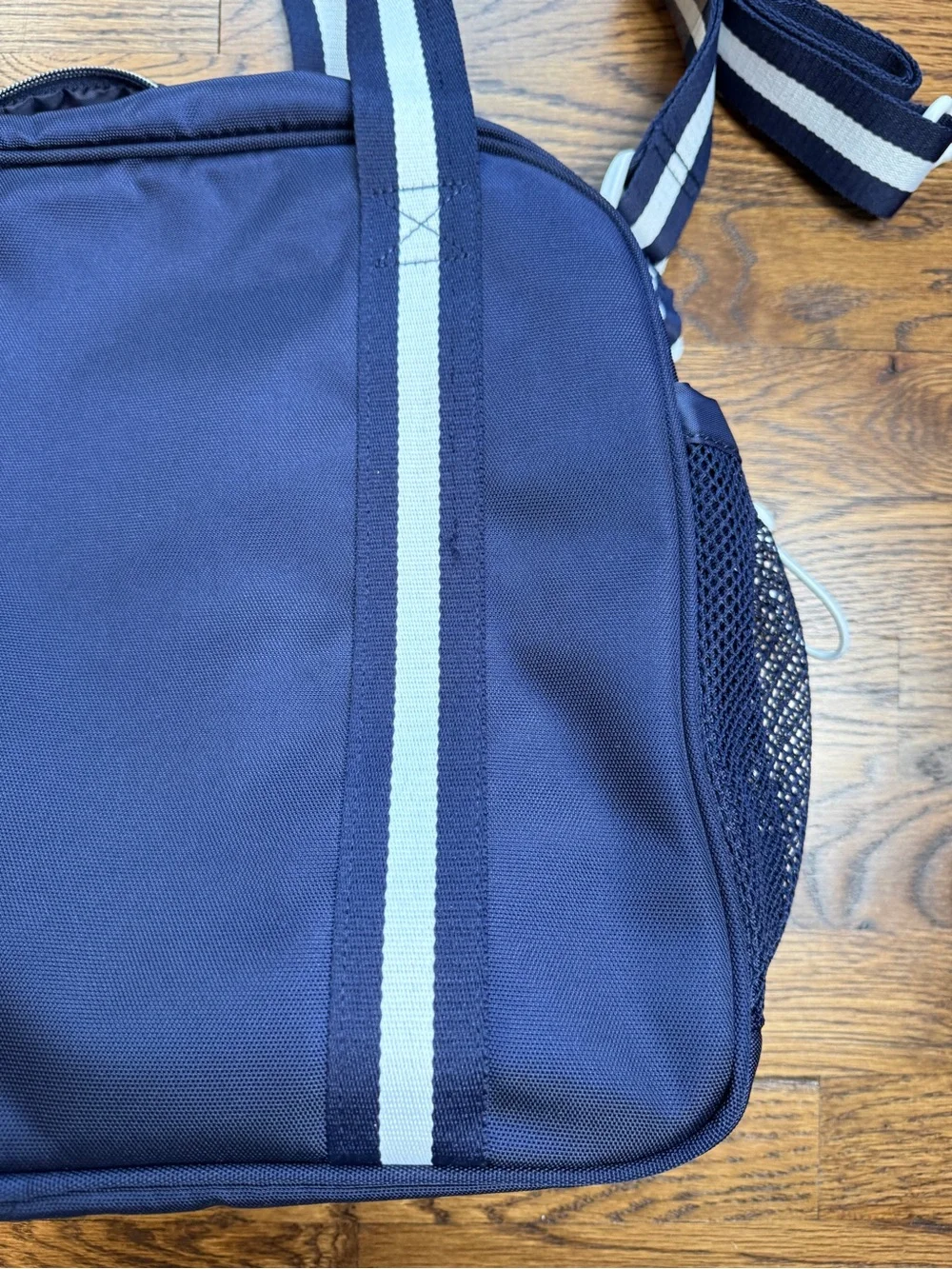 NWT Tommy Bahama Navy and White Pickleball Navy & White Duffel Tote Water Bottle